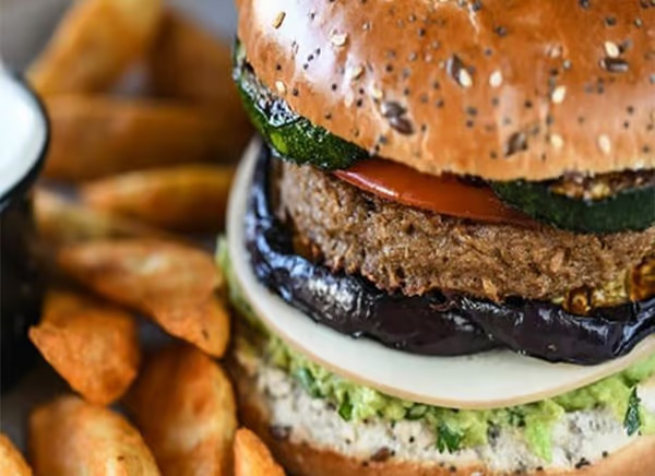 Burger with Grilled Vegetables 