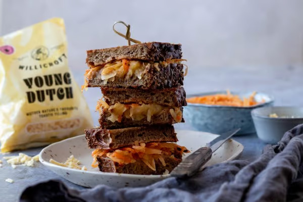 Dutch Toasts Käsealternative-Toast mit Kimchi