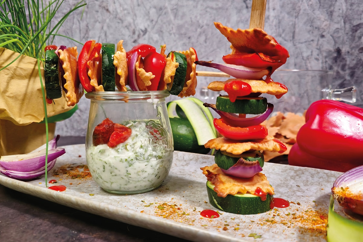 Ravioli skewers with roasted pepper cream and herb garlic dip