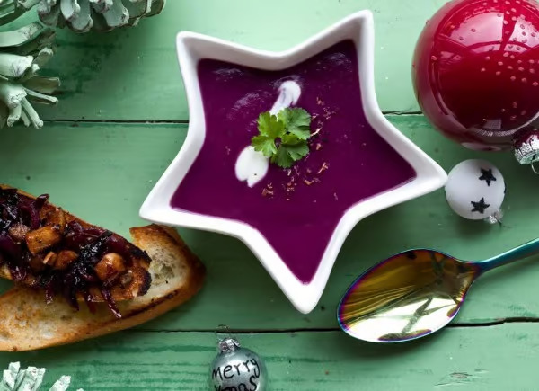 Red Cabbage Soup with Onion-Baked Apple-Chutney