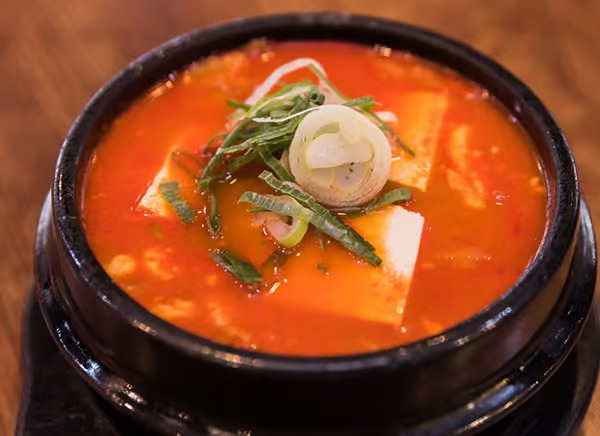 Koreanische Tofu-Suppe